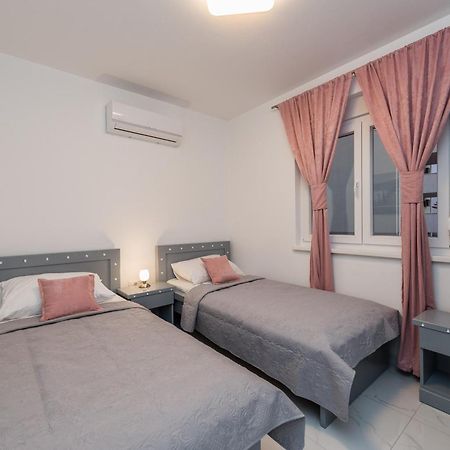 Villa Jana Luxury Apartments Novalja Room photo